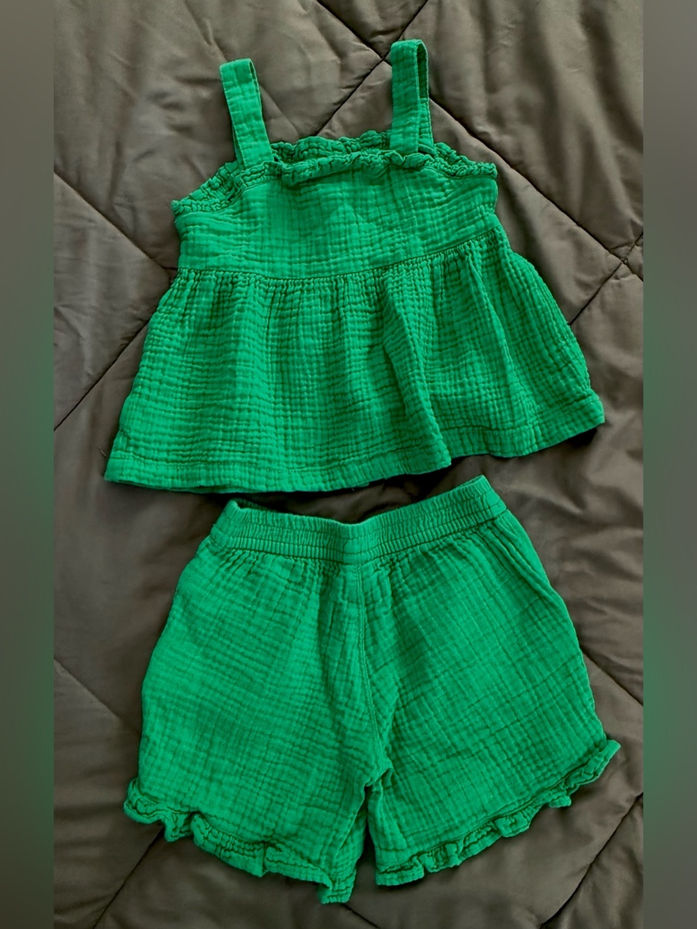 Cat & Jack Girl’s 5T Green matching shorts set textured cotton gauze ruffle trim